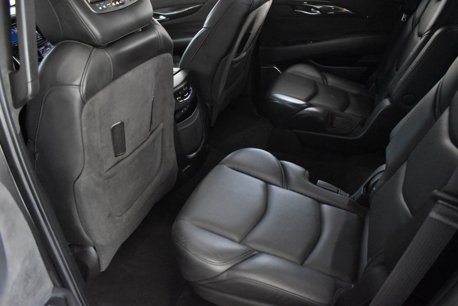 Used 2017 Cadillac Escalade Platinum AWD/4WD image 32