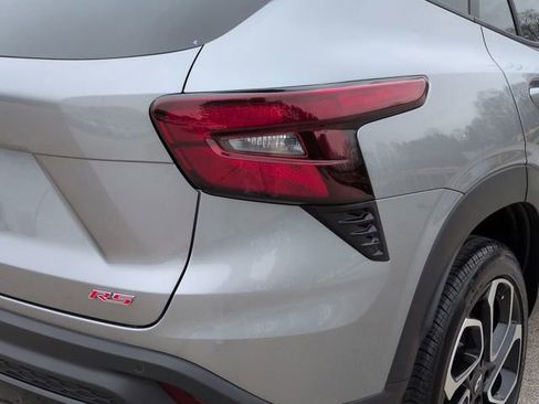 Used 2025 Chevrolet Trax RS w/ Sunroof Package image 12