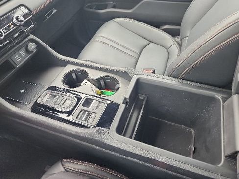 Used 2025 Honda Pilot TrailSport image 34