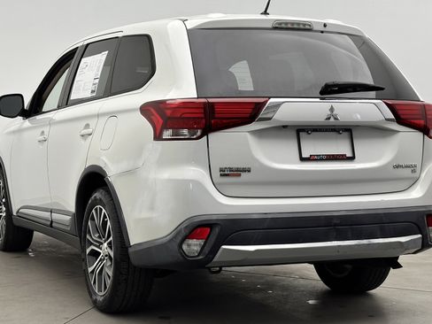Used 2016 Mitsubishi Outlander SE image 5