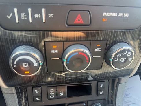 Used 2017 Chevrolet Traverse LT w/ Style and Technology Package FWD image 17