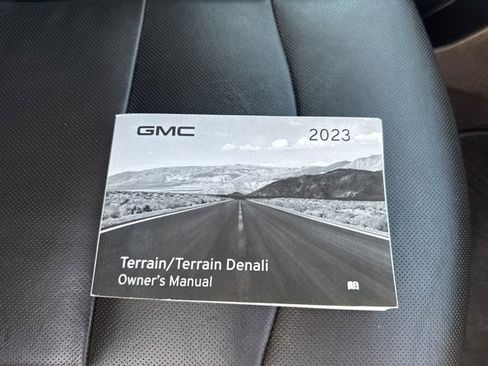 Used 2023 GMC Terrain SLT image 15
