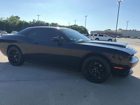 Used 2018 Dodge Challenger R/T w/ Blacktop Package RWD image 26