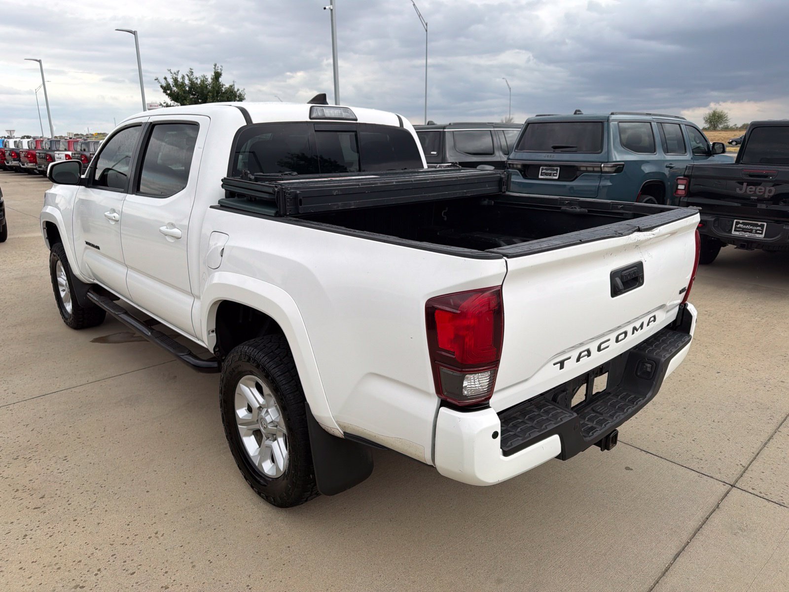 Used 2018 Toyota Tacoma TRD Sport w/ Technology Package AWD/4WD image 3