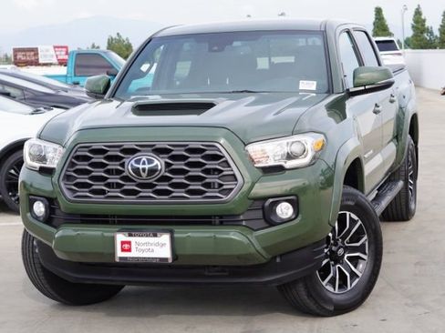 Used 2021 Toyota Tacoma TRD Sport w/ Technology Package RWD image 4