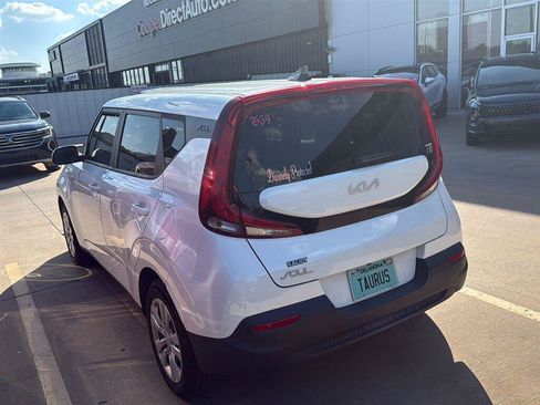 Used 2022 Kia Soul LX FWD image 10