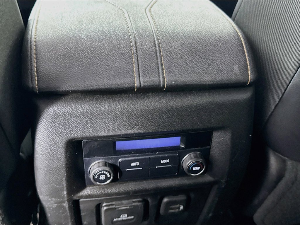 Used 2019 Chevrolet Traverse LT w/ LT Premium Package FWD image 32