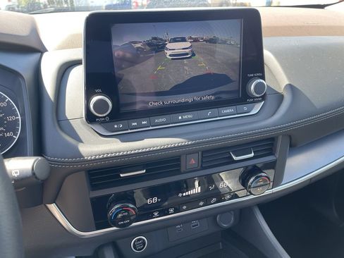 Used 2023 Nissan Rogue SV AWD/4WD image 14
