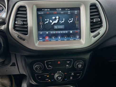 Used 2021 Jeep Compass Latitude w/ Sun and Sound Group FWD image 16