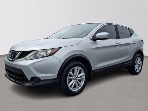 Used 2018 Nissan Rogue Sport S w/ S Appearance Package FWD image 3