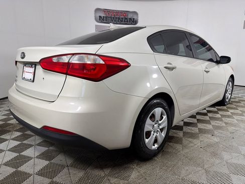 Used 2015 Kia Forte LX FWD image 3