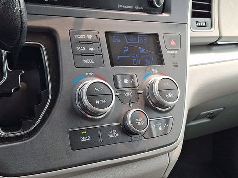 Certified 2020 Toyota Sienna LE FWD image 15