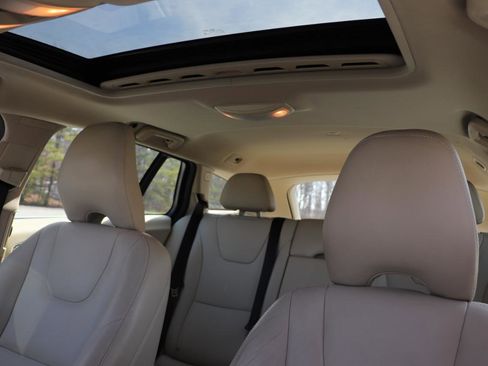 Used 2015 Volvo V60 T5 Platinum image 28