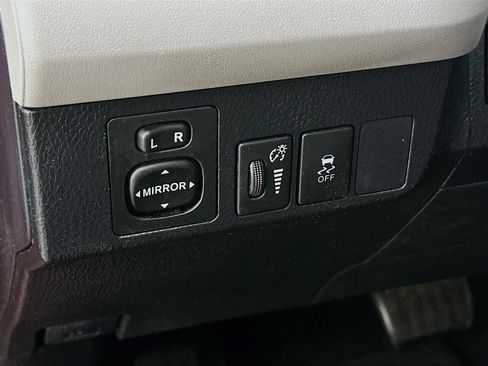 Used 2013 Toyota RAV4 LE image 16