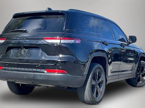 Used 2022 Jeep Grand Cherokee Altitude image 5