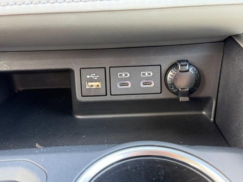 Used 2025 Toyota Highlander AWD image 21