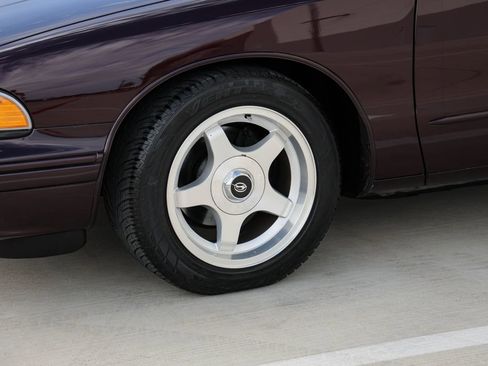 Used 1996 Chevrolet Impala SS RWD image 28