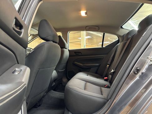 Used 2025 Nissan Altima 2.5 SV FWD image 25
