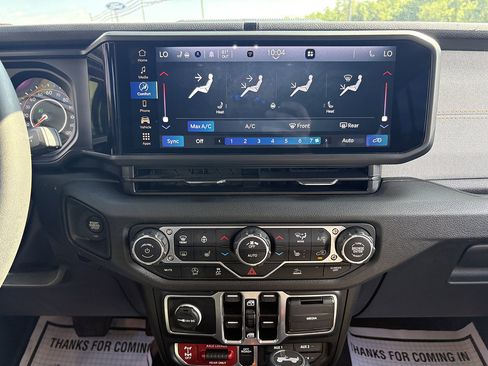 Used 2024 Jeep Wrangler Unlimited Sport AWD/4WD image 26