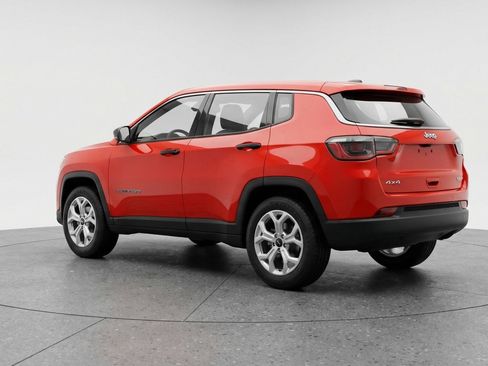 Used 2025 Jeep Compass Latitude AWD/4WD image 6