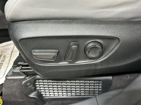Used 2024 Toyota Sienna XLE w/ XLE Plus Package AWD/4WD image 10