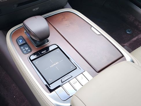 Used 2020 Lexus LS 500 w/ Interior Upgrade Package RWD image 15