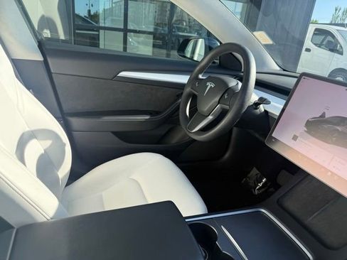 Used 2022 Tesla Model 3 Long Range AWD/4WD image 9