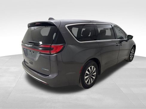 Used 2022 Chrysler Pacifica Touring-L image 9