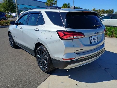 Used 2022 Chevrolet Equinox RS w/ Infotainment Package image 7