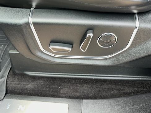 Used 2018 Ford F150 Platinum w/ Equipment Group 701A Luxury AWD/4WD image 16