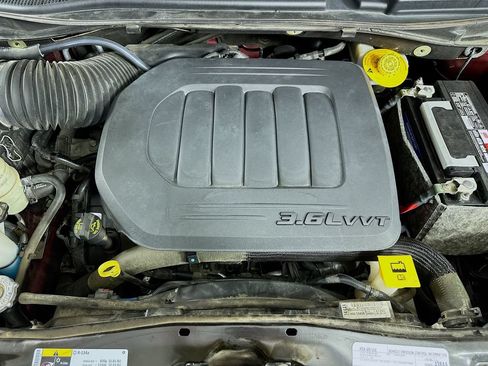 Used 2019 Dodge Grand Caravan SE w/ UConnect Hands-Free Group FWD image 36