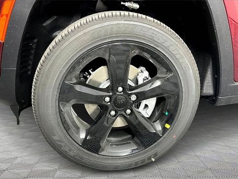 New 2025 Jeep Grand Cherokee Laredo image 13