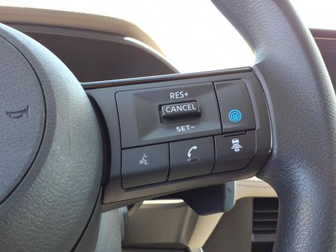 Used 2023 Nissan Rogue SV AWD/4WD image 23