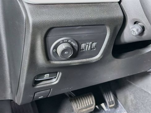 Used 2023 Jeep Grand Cherokee Limited w/ Luxury Tech Group II AWD/4WD image 10