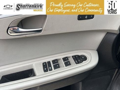 Used 2009 Chevrolet Traverse LTZ image 25