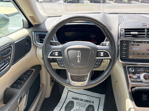 Used 2019 Lincoln Continental Reserve FWD image 15