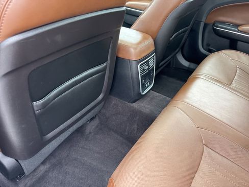 Used 2018 Chrysler 300 C w/ Safetytec Plus Group RWD image 32