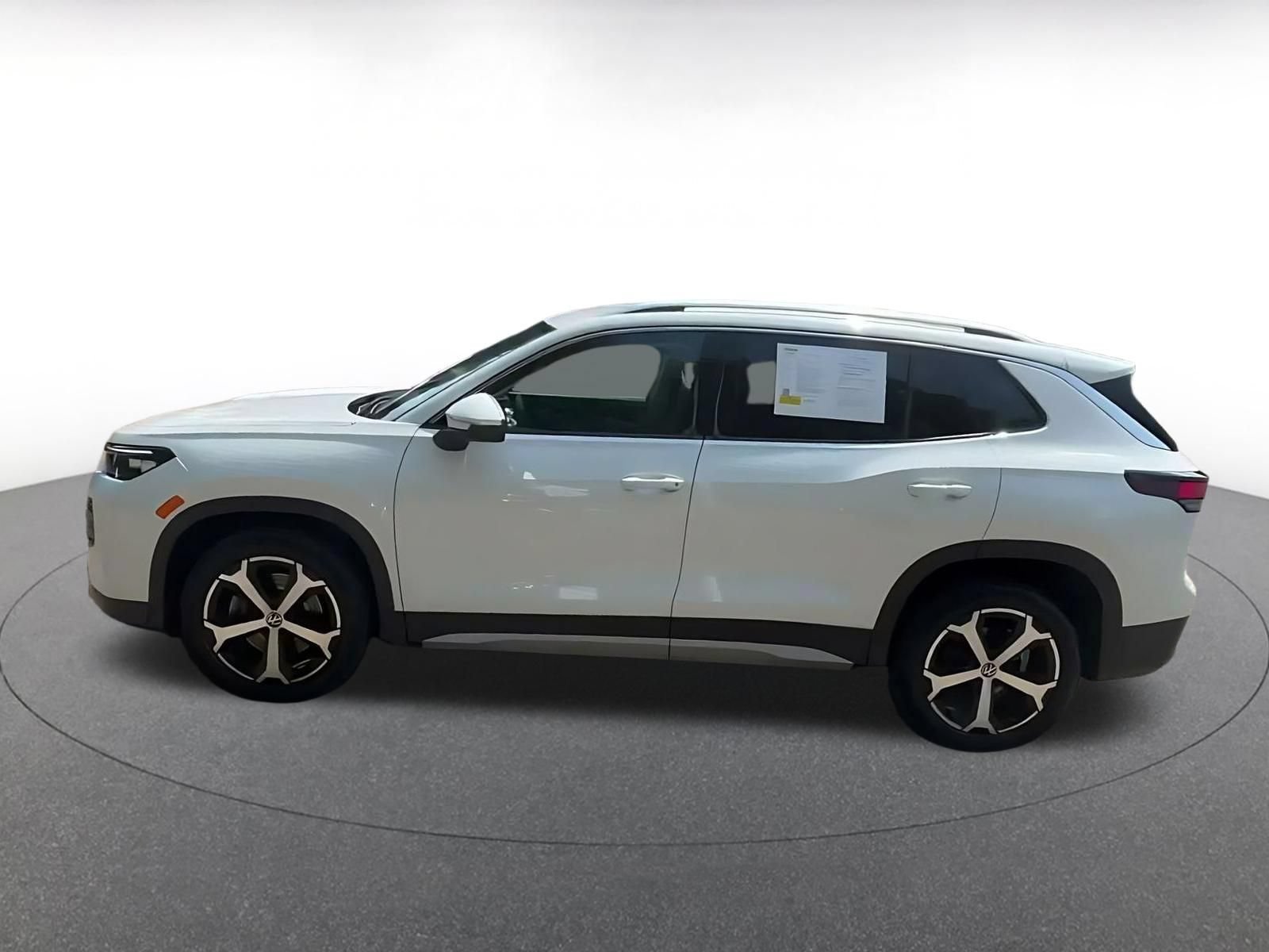 Used 2026 Volkswagen Tiguan SE AWD/4WD image 8