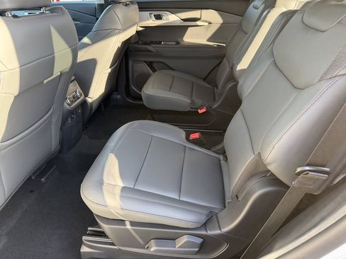New 2026 Ford Explorer Active w/ Active Comfort Package RWD image 22