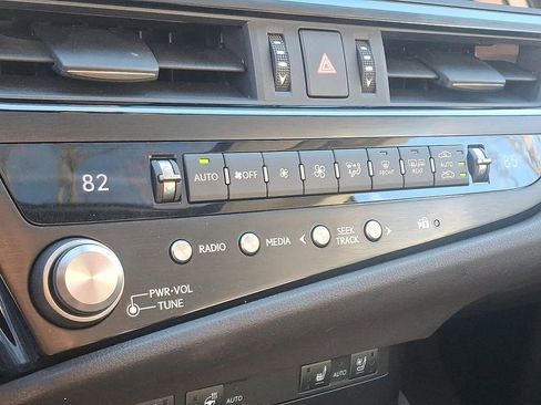 Used 2024 Lexus ES 350 w/ Premium Package image 17