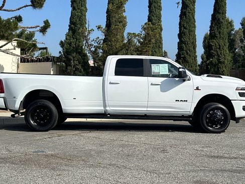 Used 2025 RAM 3500 Laramie w/ Night Edition AWD/4WD image 3