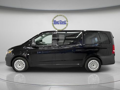Used 2019 Mercedes-Benz Metris Passenger image 3