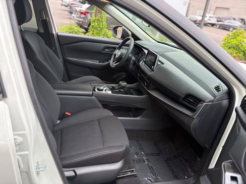 Used 2024 Nissan Rogue S AWD/4WD image 23