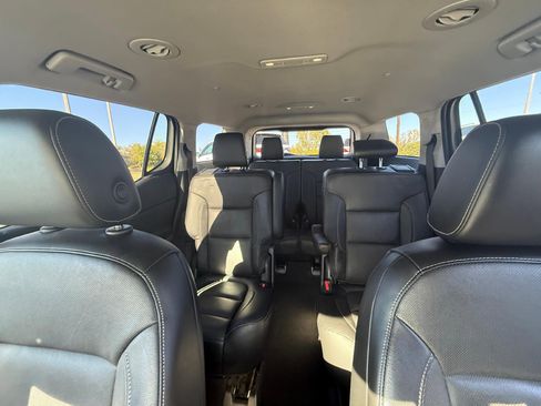 Used 2017 GMC Acadia SLT image 4