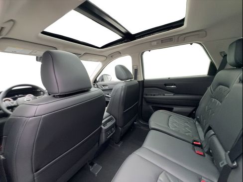 Used 2026 Nissan Pathfinder Platinum w/ Cargo Package FWD image 25