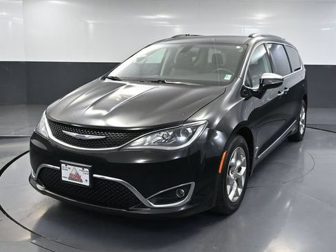 Used 2018 Chrysler Pacifica Limited FWD image 12
