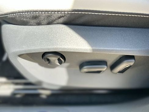 New 2026 Volkswagen Taos SE FWD image 13