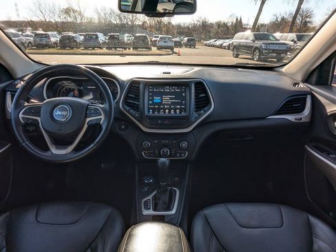 Used 2018 Jeep Cherokee Limited AWD/4WD image 3