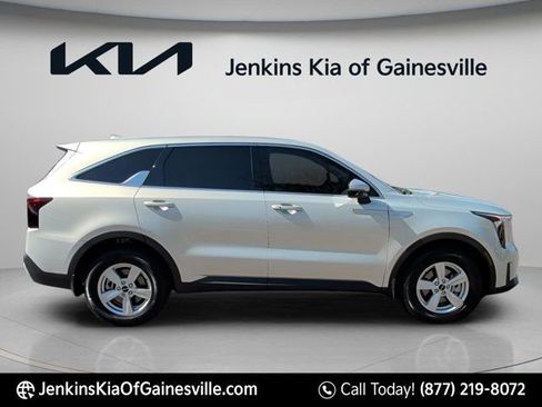New 2026 Kia Sorento LX FWD image 2