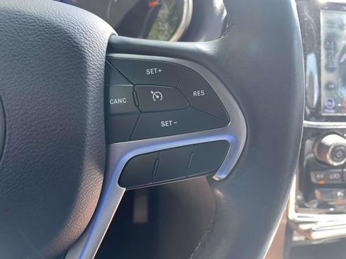 Used 2019 Jeep Grand Cherokee Limited AWD/4WD image 28
